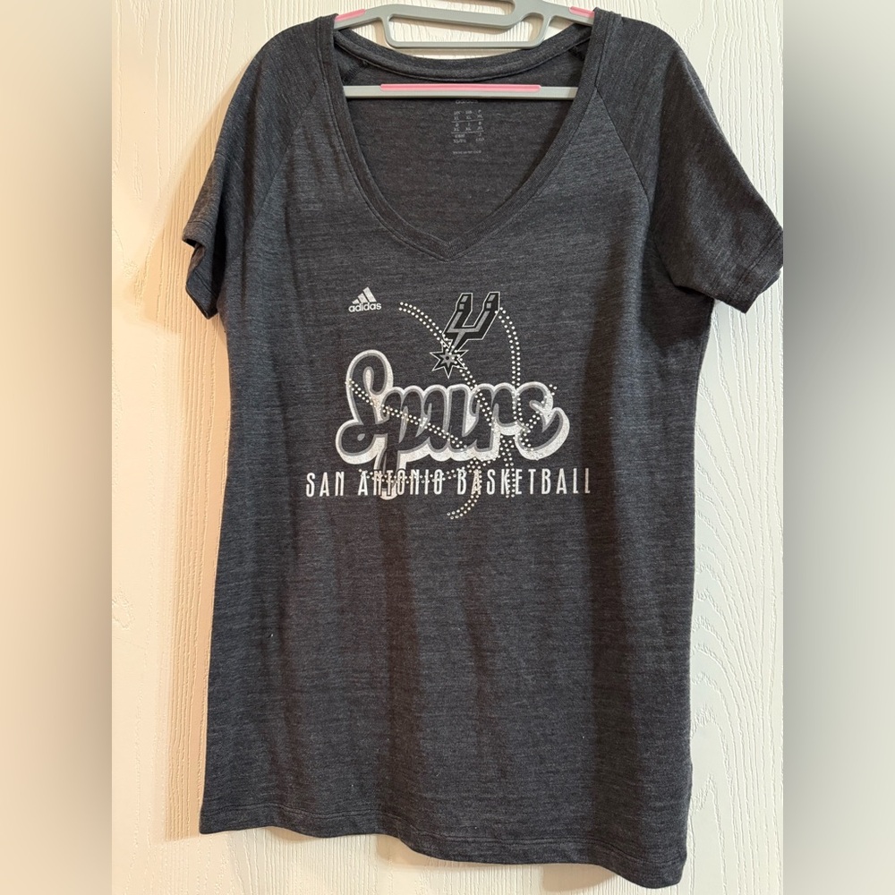 Adidas brand San Antonio Spurs  V-Neck Tee
